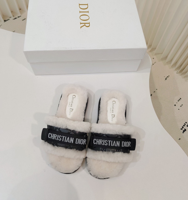 ch**an D*or slippers